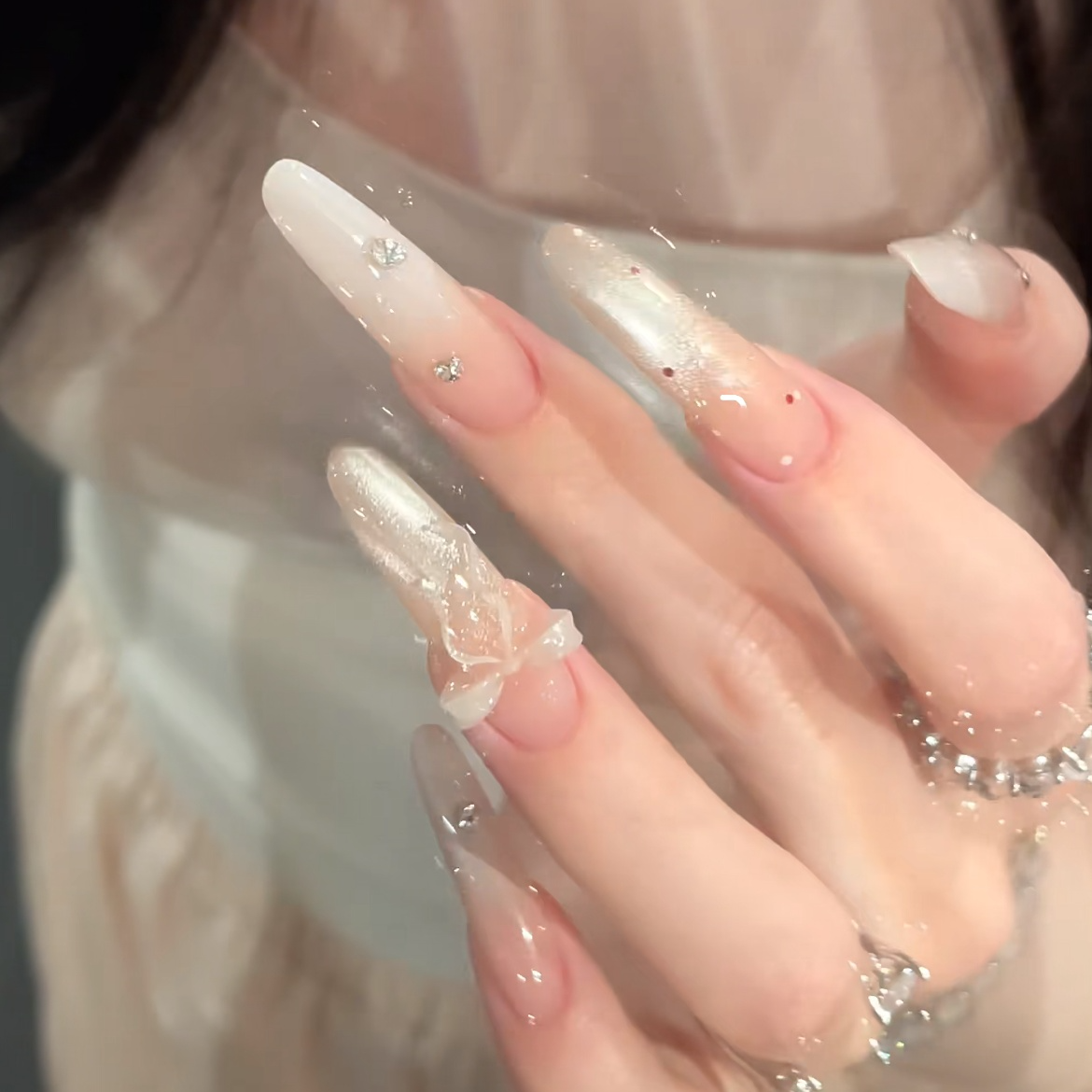 裸色波点可爱蝴蝶结法式猫眼美甲