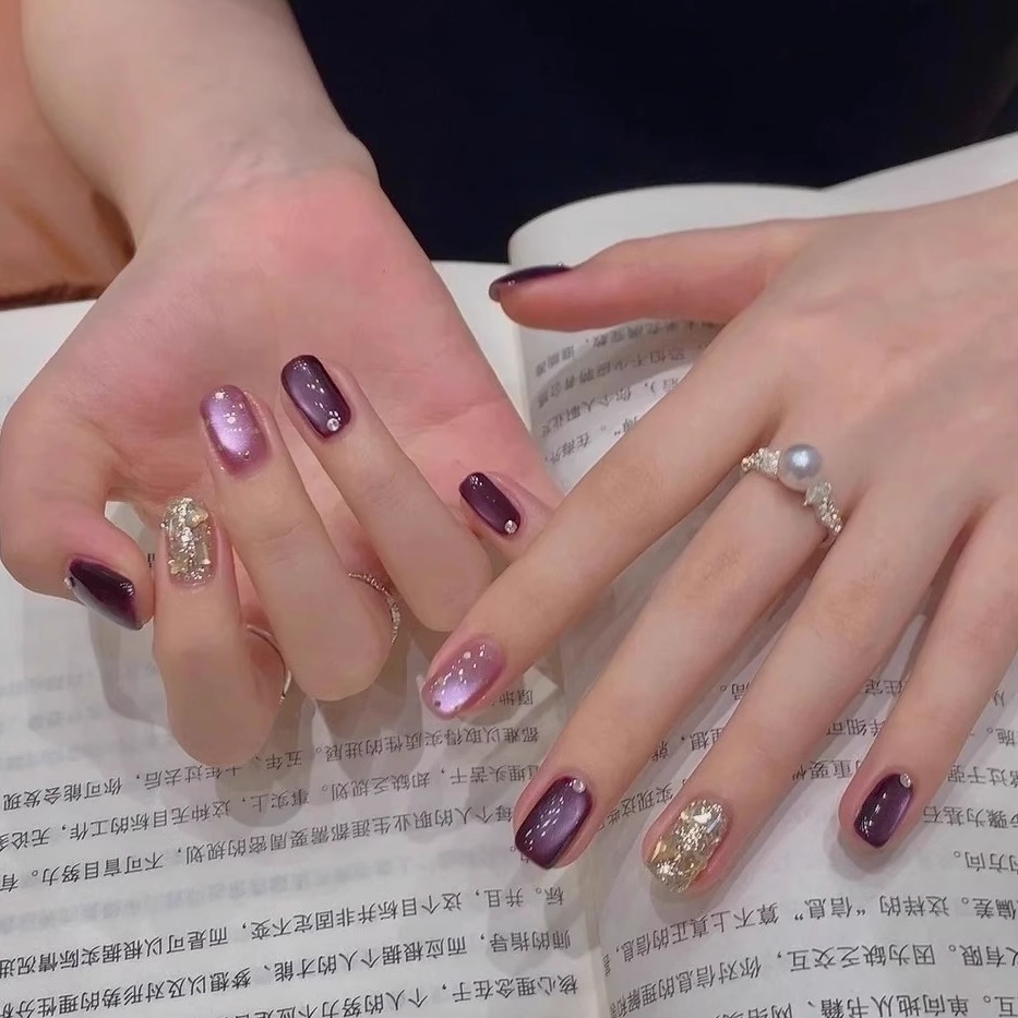 秋冬新款黑加仑紫爆闪猫眼美甲穿戴甲高级感法式显白短款美甲贴片