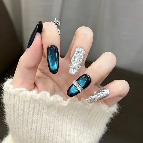 蓝色带钻爆闪猫眼百搭美甲穿戴甲2026新款高级感气质显白美甲短款
