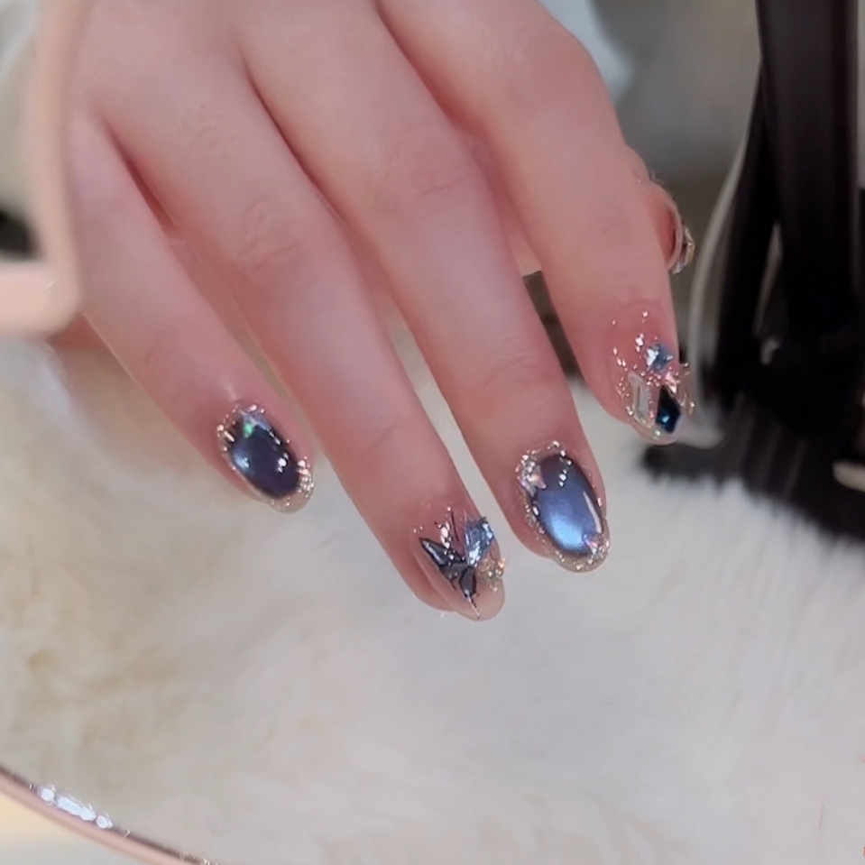 冰川蓝爆闪显白玻璃珠猫眼美甲穿戴甲片短款高级拼钻蝴蝶穿戴美甲