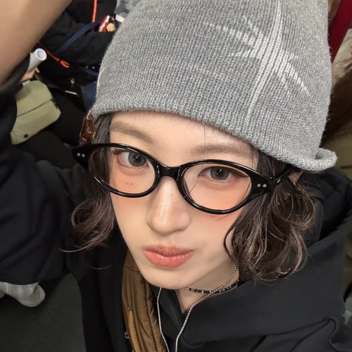 小脸黑框眼镜书呆子素颜可配近视