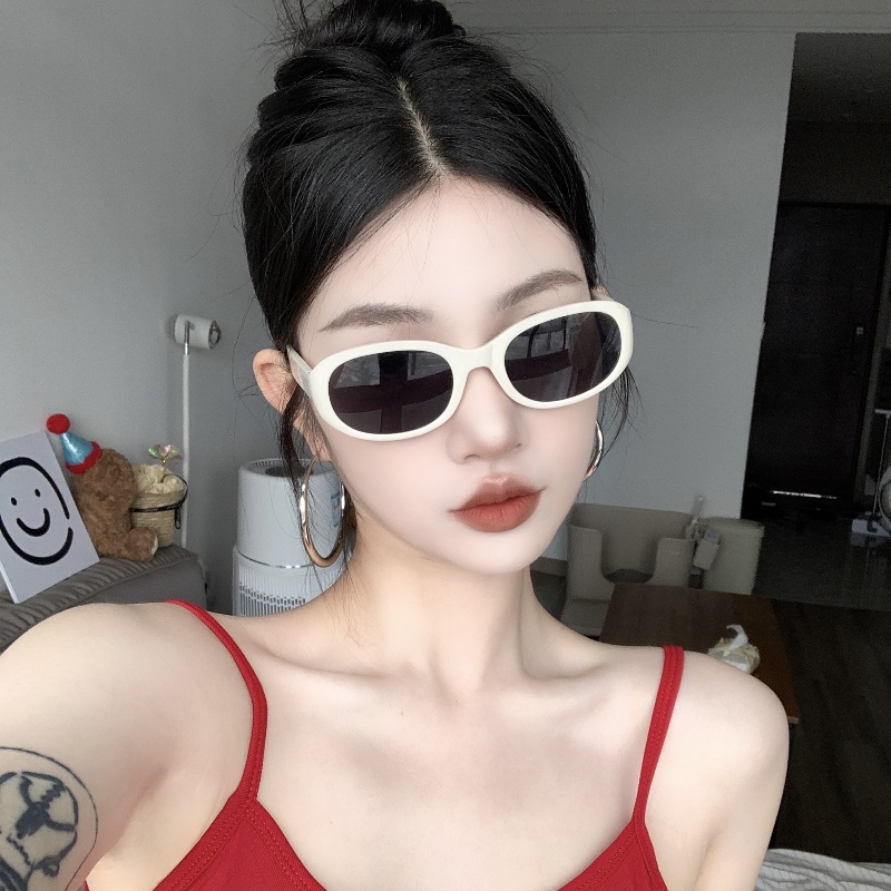 白色椭圆猫眼偏光墨镜女圆脸显瘦