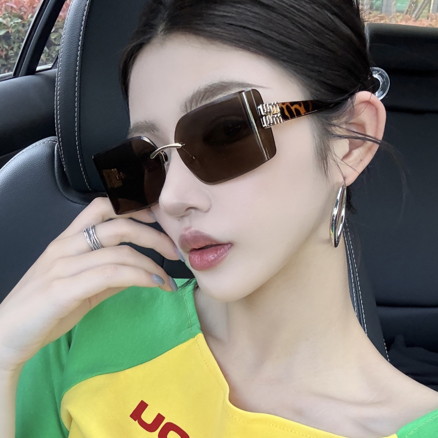 欧美辣妹风大无边框方形圆脸墨镜