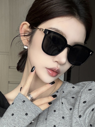 Korean Style Trendy Square Metal Leg High-End Black Sunglasses for Women with Round Faces, Slimming Effect, Uv Protection