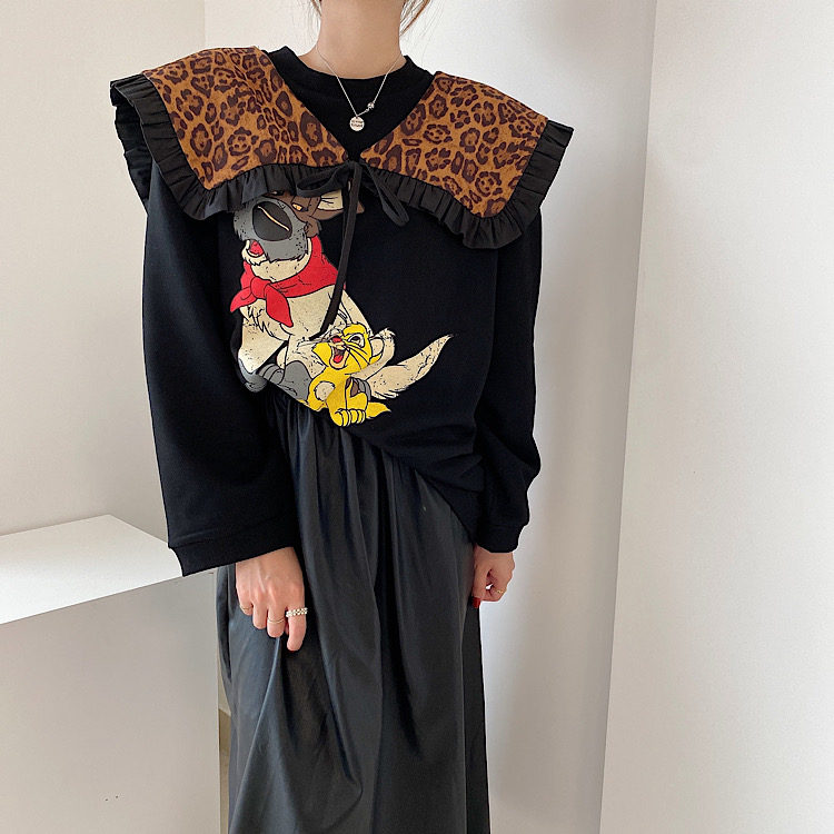 Korean cartoon printed round neck Pullover Sweater with leopard cape and leather skirt suit