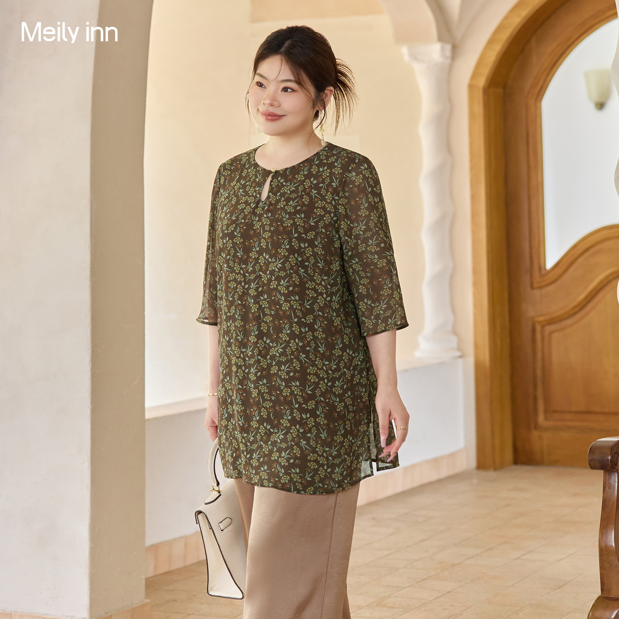 美丽客栈上衣女2025新款爆款设计感小众大码胖mm巨显瘦短袖减龄