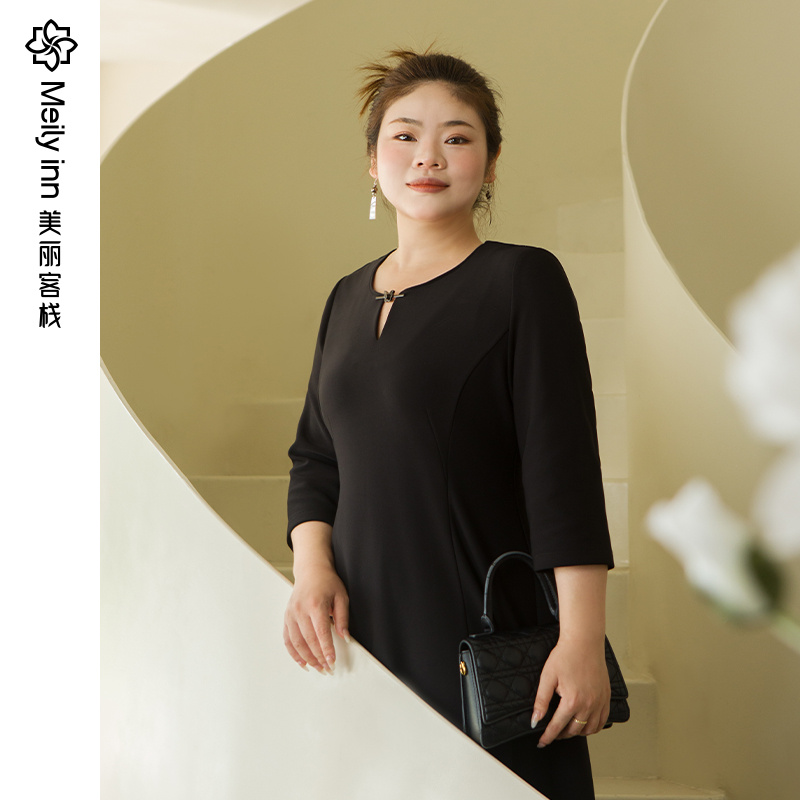 美丽客栈百搭收腰黑色大码连衣裙