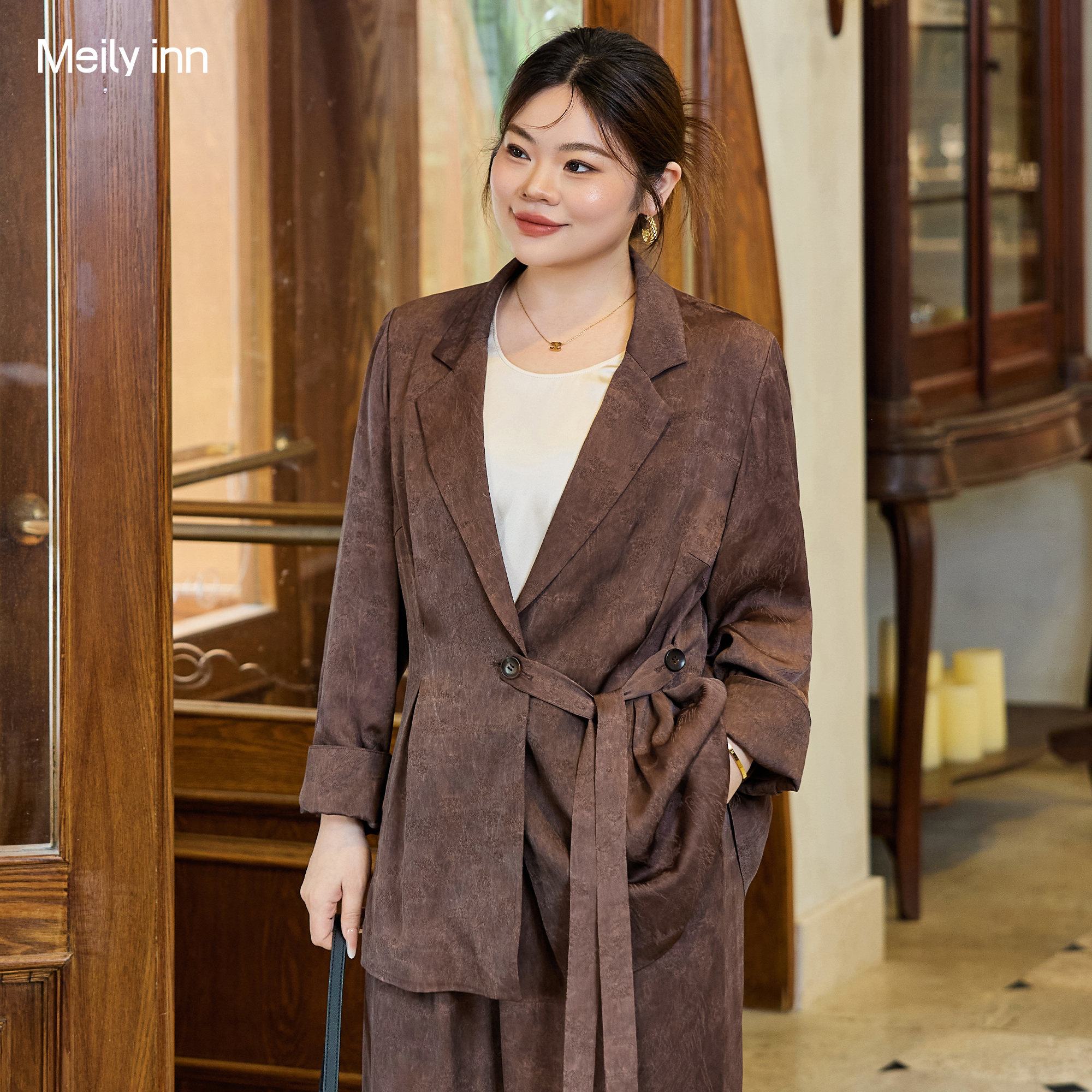 美丽客栈咖色西服上衣