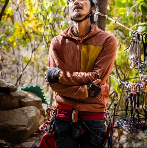 户外运动风巴塔R2平替连帽冲锋衣