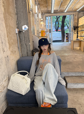 荒荒家 斜肩印花长袖T2025夏季新款复古港风宽松慵懒薄款上衣女