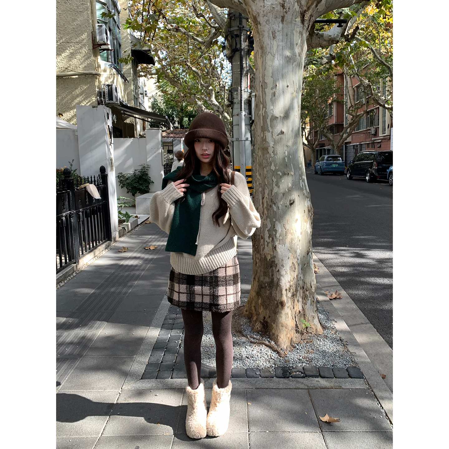 荒荒家 毛毛格子半身裙2025冬季新款复古学院风a字棕白格纹短裙