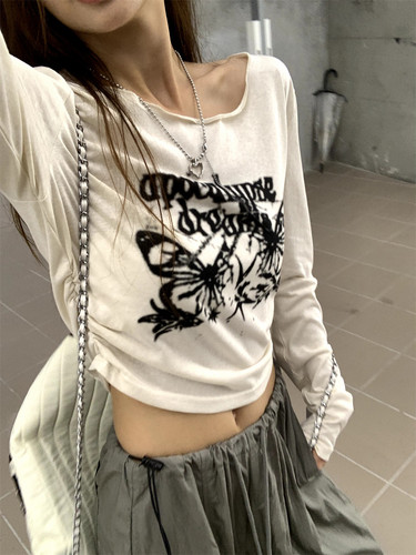 荒荒家英文蝴蝶印花长袖T