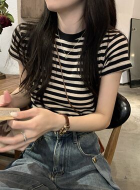 2026夏季新款正肩条纹短袖t恤女独特漂亮超好看小衫紧身短款上衣