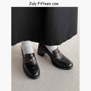 圆头粗跟百搭通勤单鞋 英伦风金属山茶花羊皮高跟乐福鞋 女2026新款