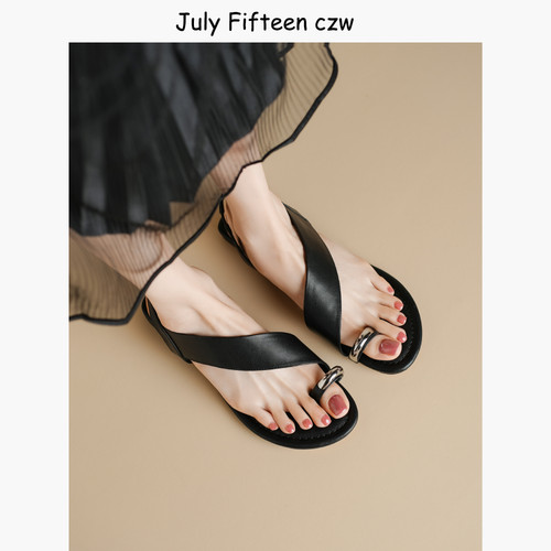 法式金属扣平底一字带套趾凉鞋