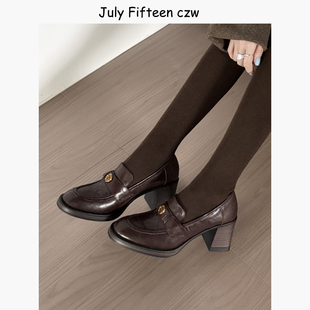 粗跟一脚蹬英伦小皮鞋 女2026新款 复古山茶花方头高跟乐福鞋 羊皮