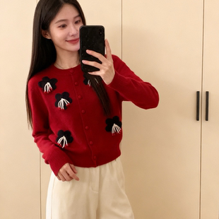 红色圆领女士羊绒衫立体花朵100纯羊绒衫长袖女针织开衫手工装饰