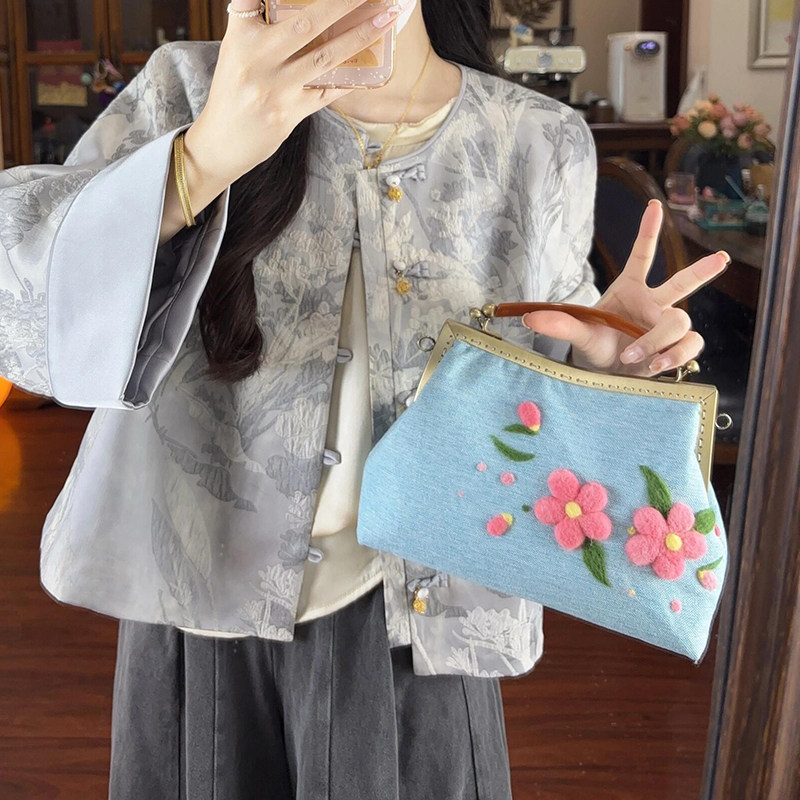 原创小众款复古中式国风汉服手工羊毛毡樱花手提口金包秋冬斜挎包