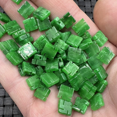 翠玉干青万字玉石散珠祖母绿