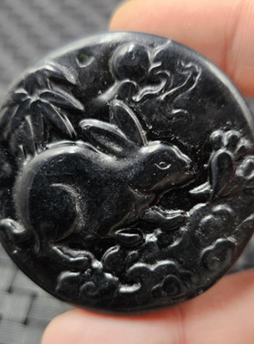 新疆和田墨玉生肖兔玉石挂件