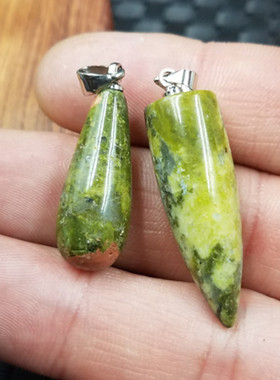 新款精美天然玉石龙纹石水滴挂件草绿色子弹吊坠玉石水滴玉坠