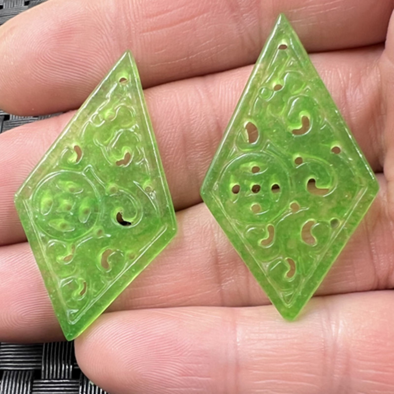 玉石挂件碧绿色菱形挂件石英岩玉镂空吊坠铜钱耳环吊坠项链坠玉坠