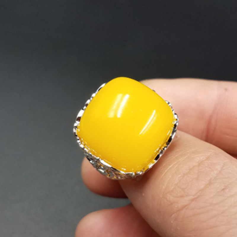 新款精美荧光蜜蜡戒指鸡油黄蜜蜡方形戒指老蜜蜡活口戒指