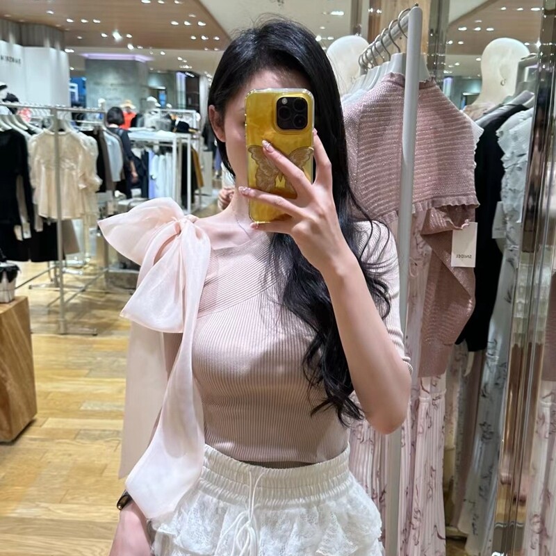 日系甜美肩部丝带蝴蝶结单侧露肩设计夏薄针织衫短袖S家千金上衣