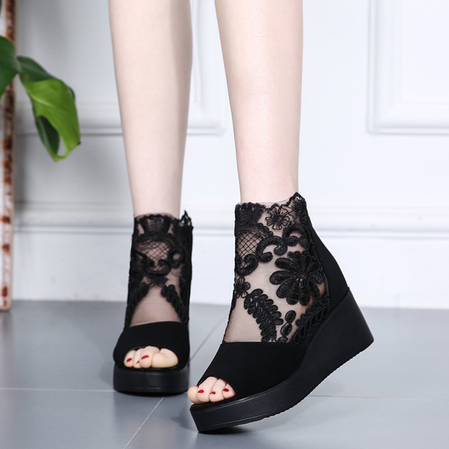 2026夏季新款防滑软底坡跟网纱鱼嘴凉鞋女内增高厚底镂空透气凉靴