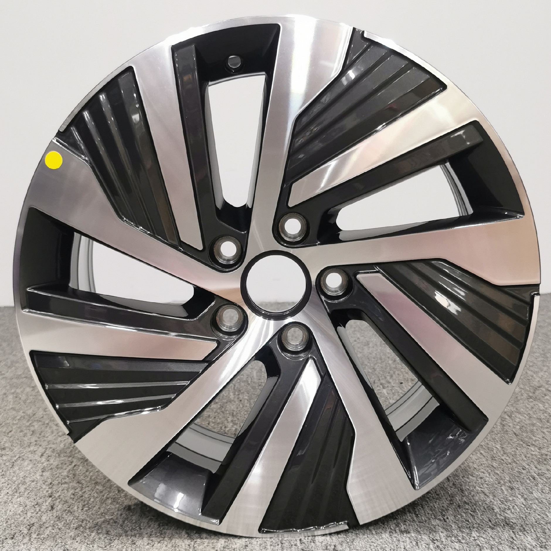 适用于17寸新款帕萨特 迈腾 速腾凌度高尔夫67宝来朗逸CC轮毂T196