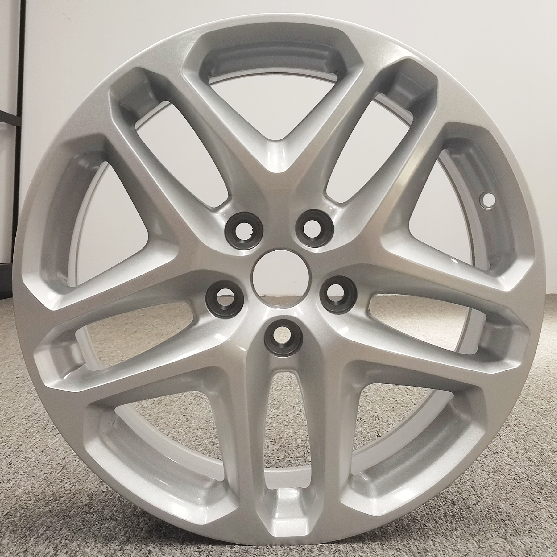 适用于蒙迪欧致胜轮毂包邮送配件