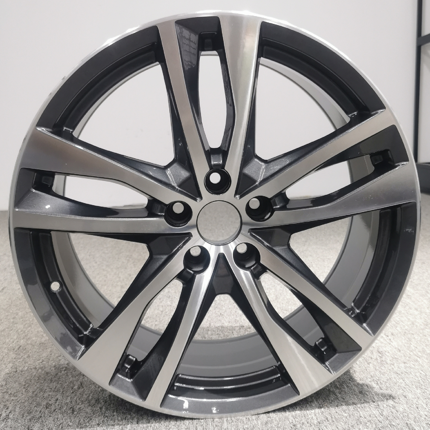 奥迪A6L轮毂质保十年包邮送配件