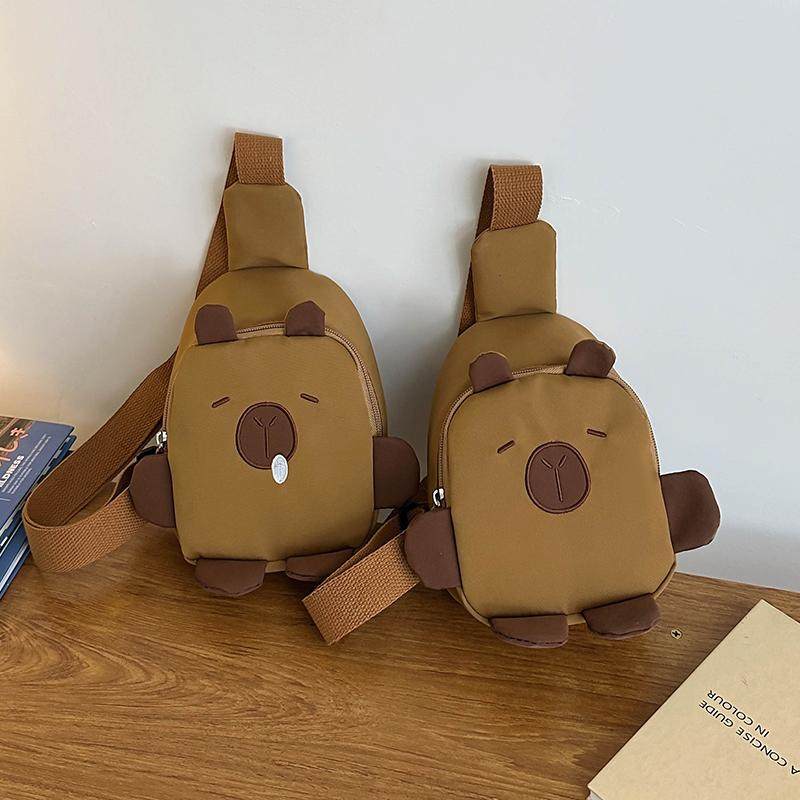 2025新款包包男女童可爱卡通卡皮巴拉胸包小孩子出游单肩斜挎布包