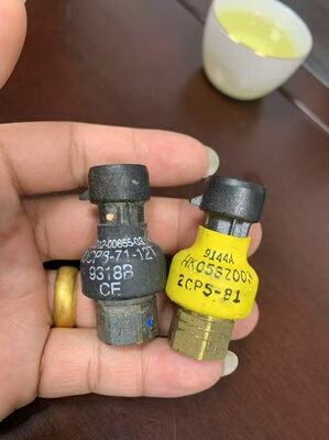 开利中央空调30HXC螺杆机低压传感器压力变送器OP12DA040EE原装