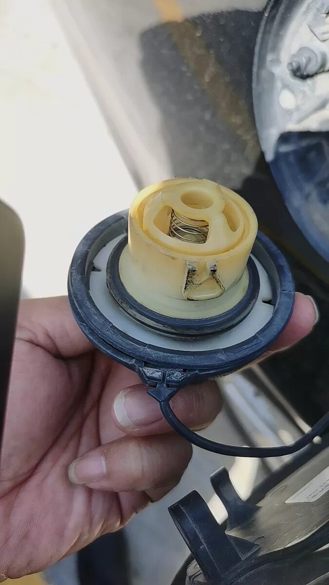 适用于别克林荫大道油箱盖内盖汽车配件加油口盖子燃油箱盖子配件