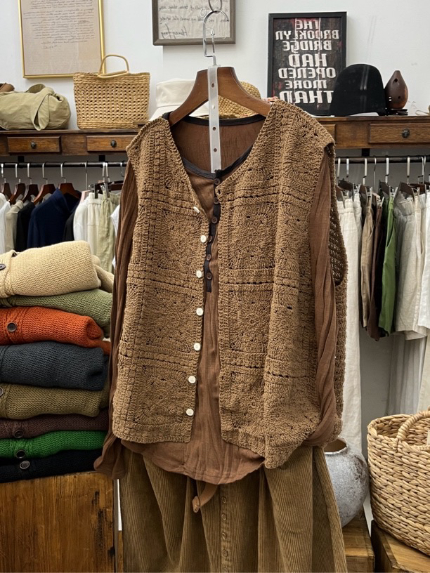 镂空编织短款马甲外穿开扣V领