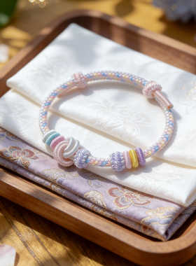 甜美手工编织酒窝结转运珠手链