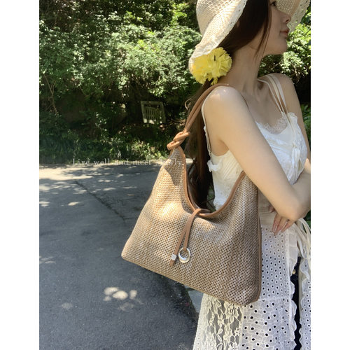 小众复古感腋下包包女2026新款大容量水桶包简约单肩挺勤包