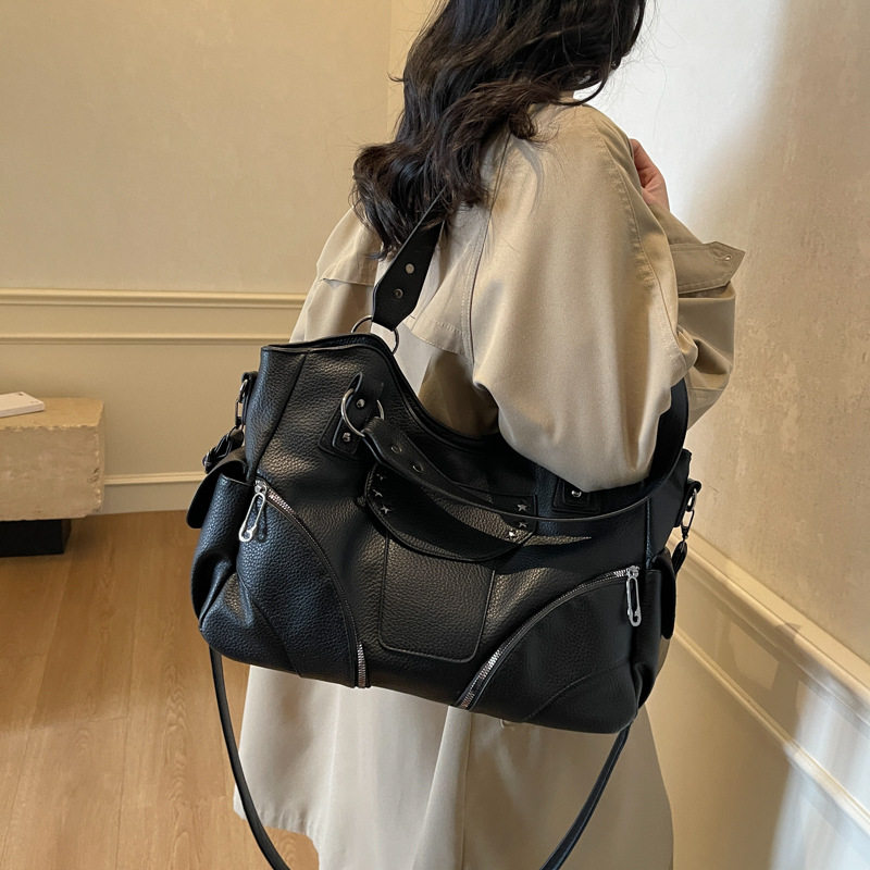 跨境女包2026新款斜挎包欧美时尚铆钉单肩大容量休闲水桶包通勤包