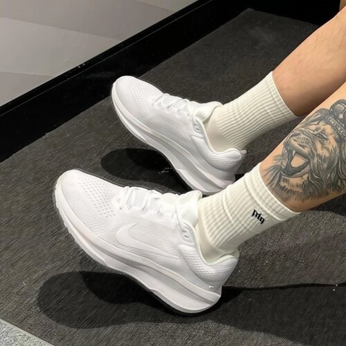 耐克男AIRWINFLO11缓震跑鞋