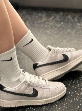 Nike/耐克 DUNK LOW S E女子低帮复古银灰帮休闲板鞋 HQ3502-100