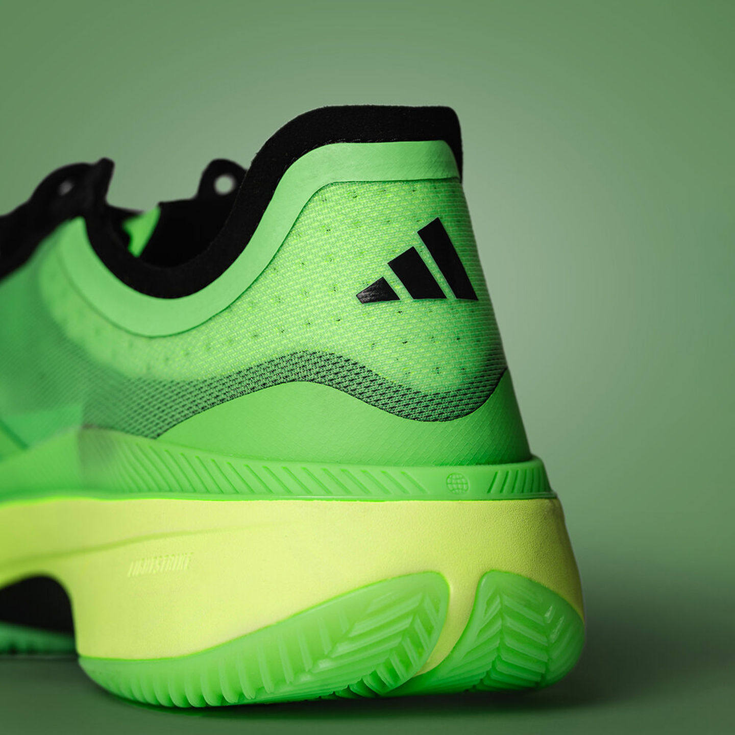 Adidas锋芒觉醒系列超轻稳定缓震回弹团队款实战篮球鞋 JI4494