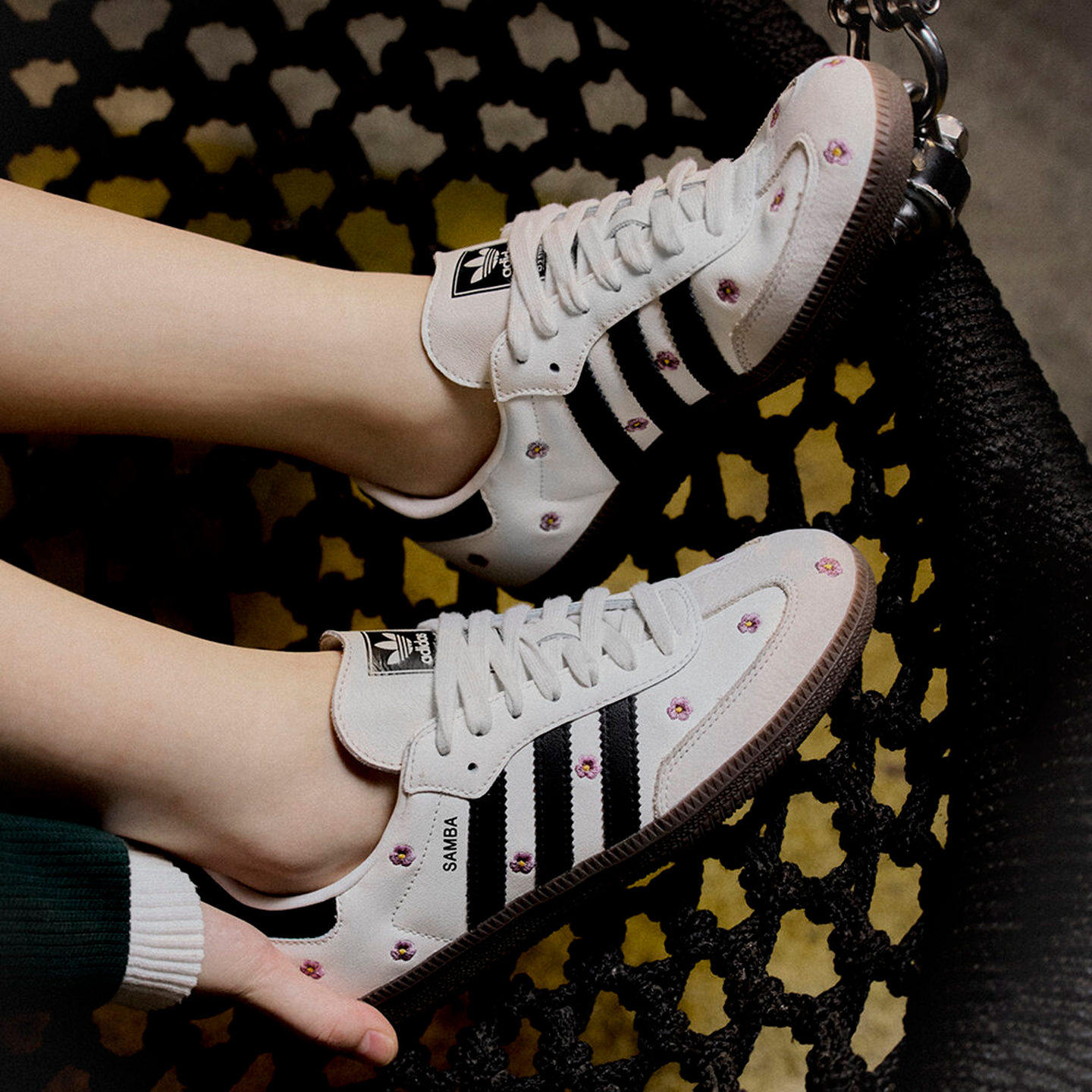 Adidas女子T头鞋经典刺绣花朵运动鞋小白鞋德训鞋 IF4398