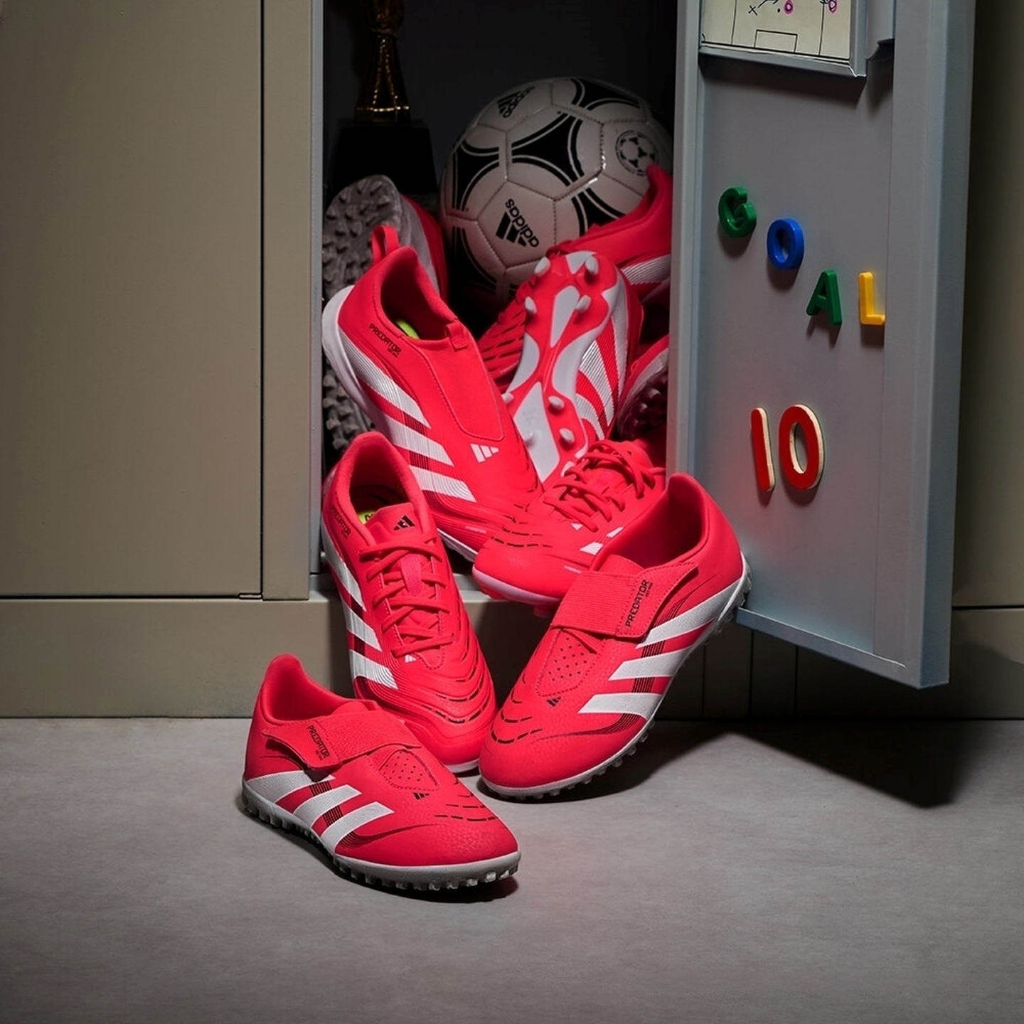 Adidas儿童人造草皮室外硬地碎钉足球鞋 ID3814