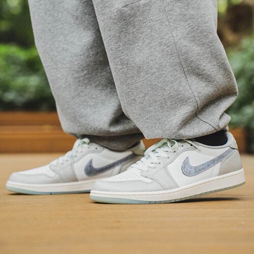 耐克AJ1低帮白灰篮球鞋