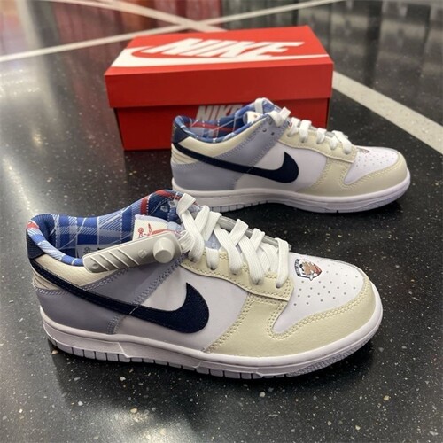 NIKE DUNK LOW 耐克女士卡通印花舒适百搭低帮板鞋 IH7343-141