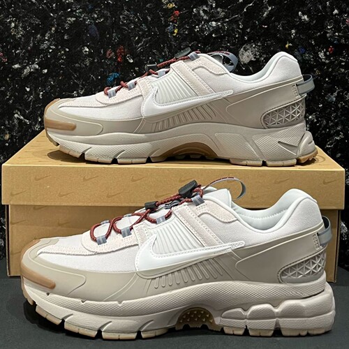 耐克ZOOMVOMERO5防滑防水跑鞋