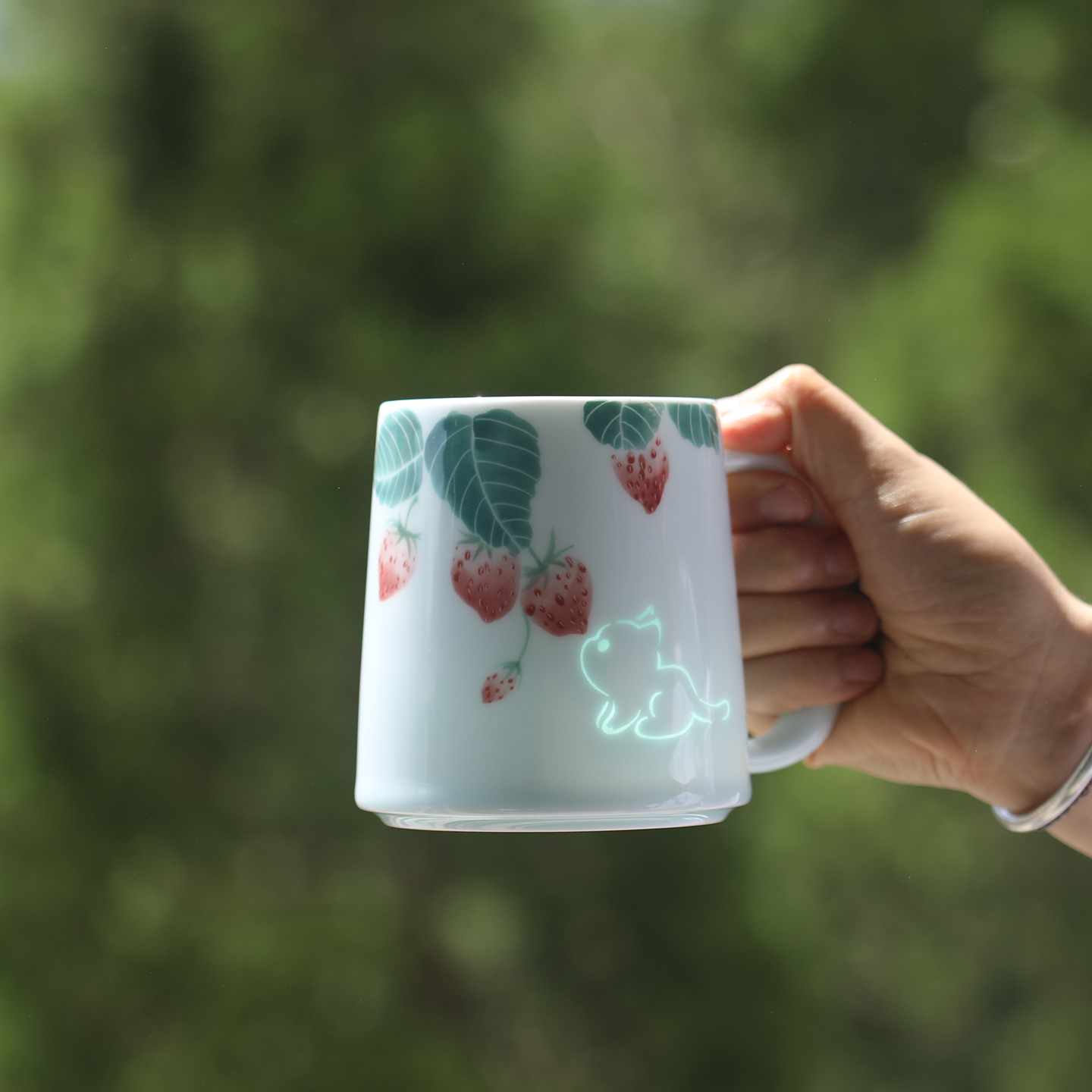 手绘草莓猫咪陶瓷马克杯