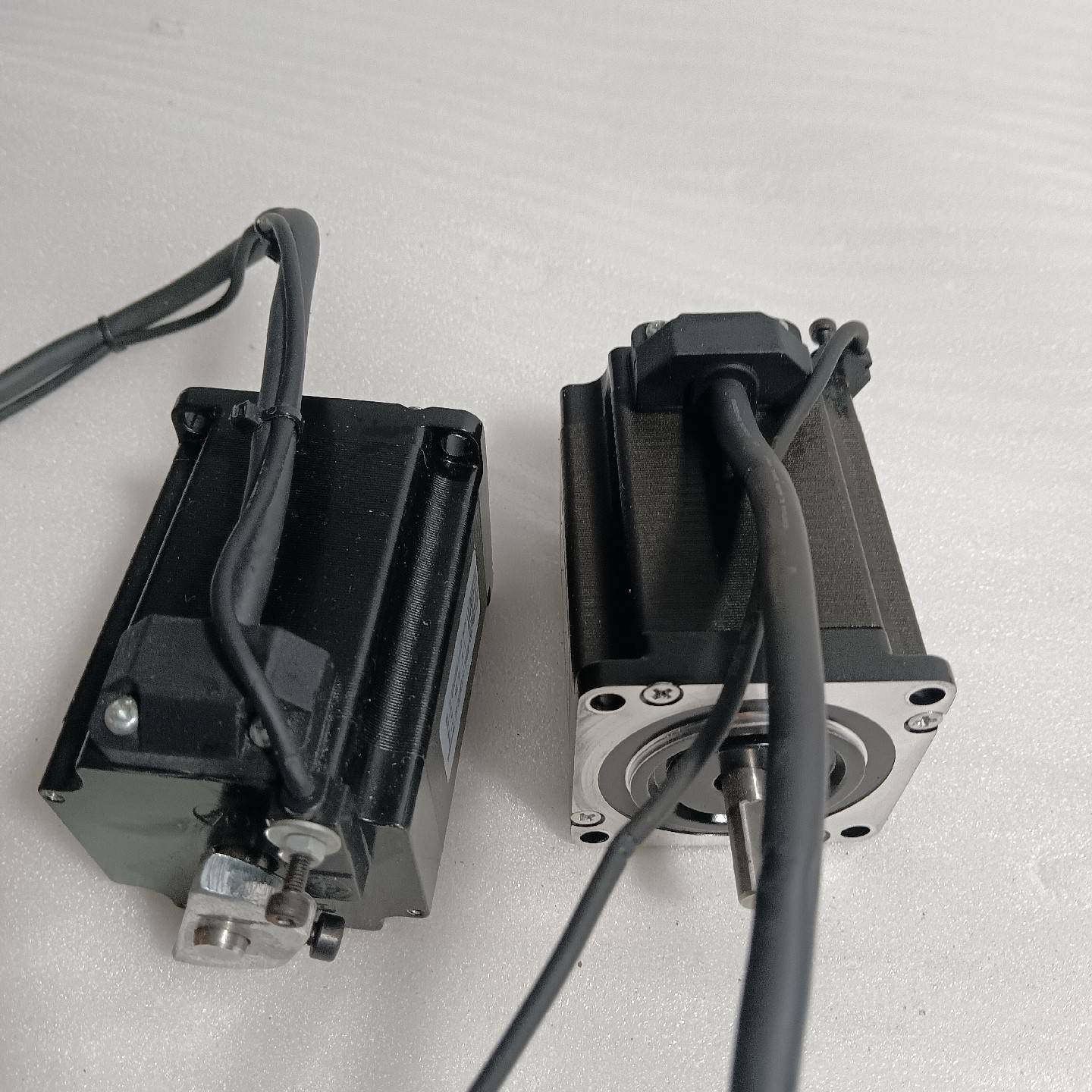 雷赛57步进电机双轴57CM22C-SN 议价 维修！！！