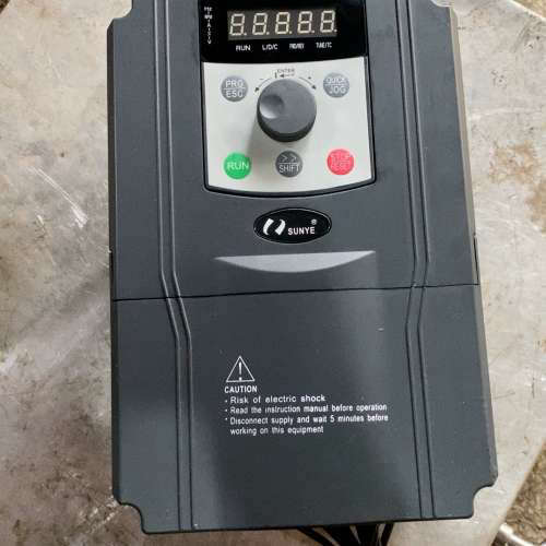 日业7.5KW变频器CM530-A4T7R5GB/9R0PB议价也可维修